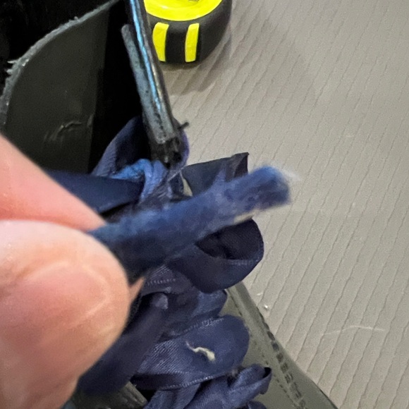 Dr. Martens Classic 1460 Boots in Mossy green green color with Blue Laces size 7 - Picture 11 of 12